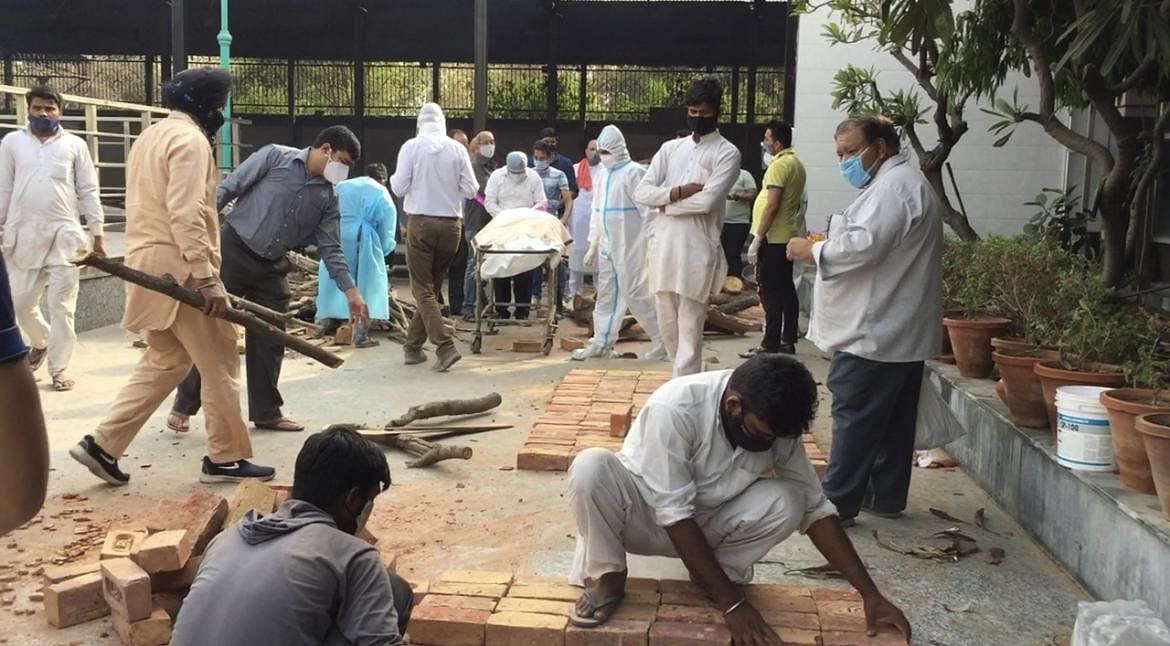 Makeshift cremation beds being set up at the Punjabi Bagh Shamshan Ghat | Tenzin Zompa | ThePrint