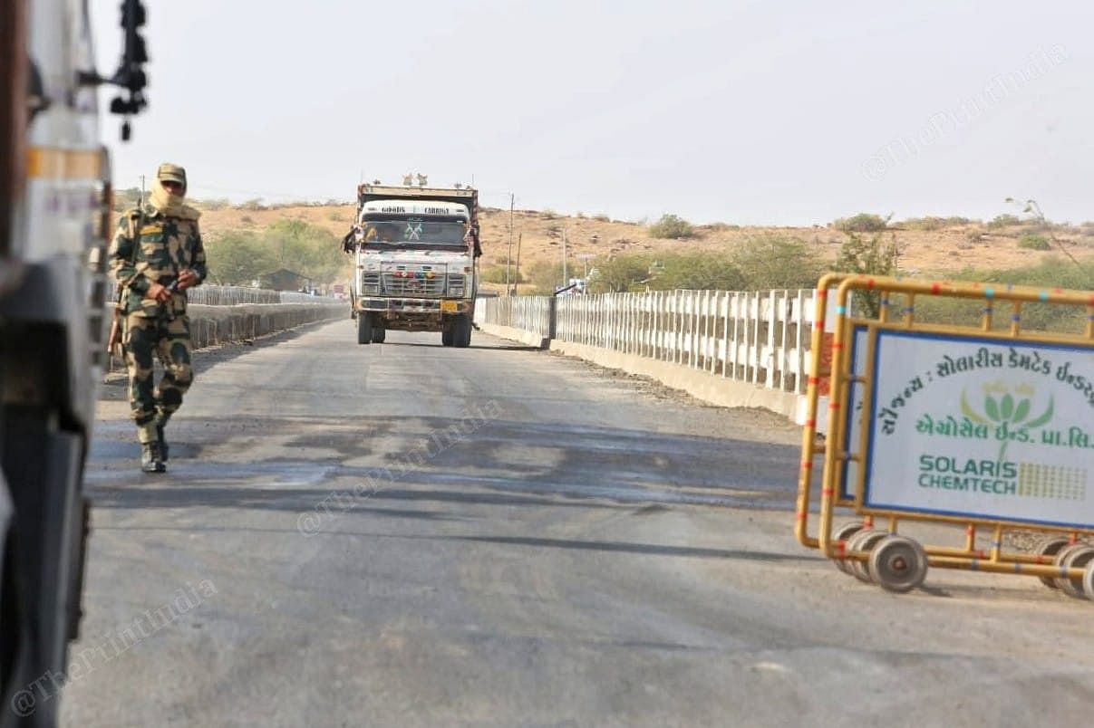 A BSF trooper posted at India Bridge | Praveen Jain | ThePrint