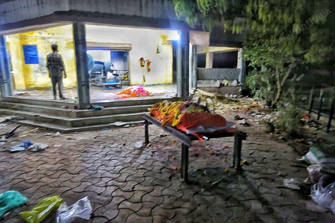 A body waits for cremation at Hatkeshwar crematorium | Photo: Praveen Jain | ThePrint