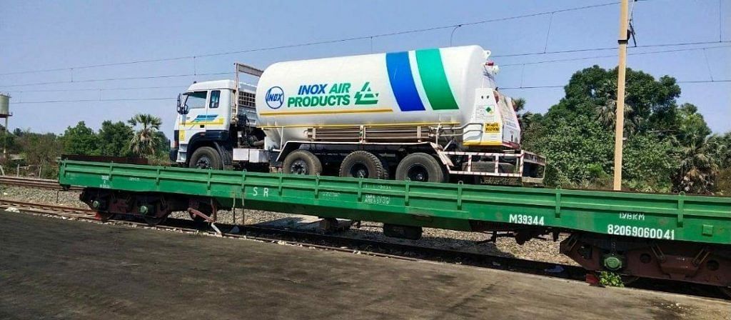 The Army transporting oxygen-laden trucks | Twitter/@adgpi