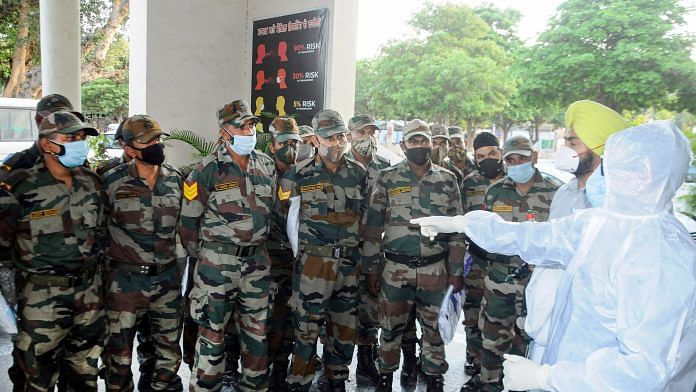 Doctors giving instructions to army medical personnel during their special duty for coronavirus cases, in Patiala, on 26 April 2021 | PTI Photo