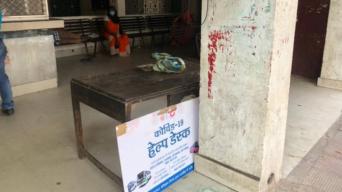 A deserted Covid helpdesk at the Barabanki bus stop, Uttar Pradesh | Jyoti Yadav | ThePrint