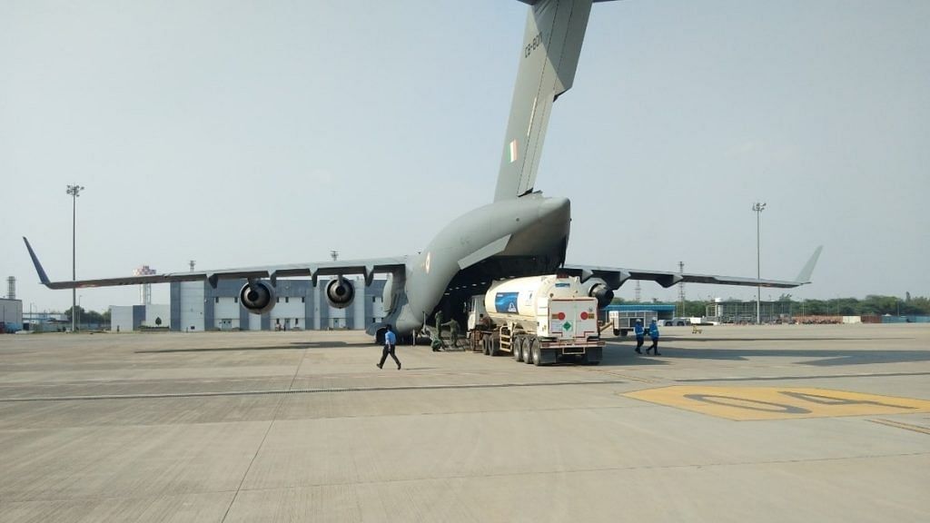 C-17 and IL-76 aircraft airlifted cryogenic oxygen containers from Air Force Station Hindan to Panagarh for recharging, in support of the fight against Covid-19. | Photo: Twitter/@IAF_MCC