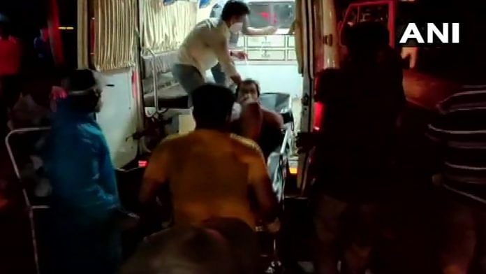 Patients being evacuated from the hospital in Virar, Palghar on 23 April, 2021 | @ANI | Twitter
