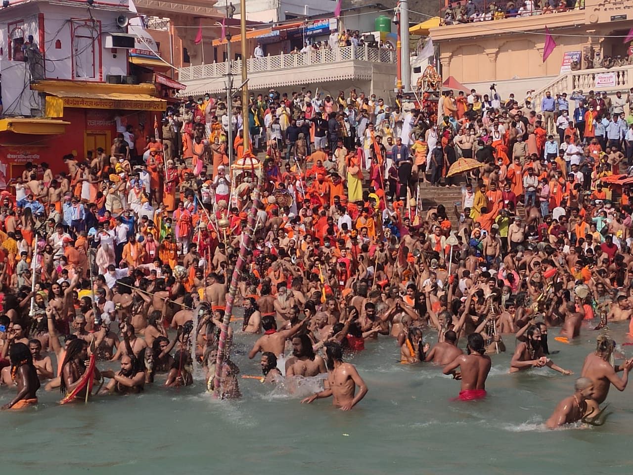 Hordes of people at the third shahi snaan Wednesday | Simrin Sirur | ThePrint