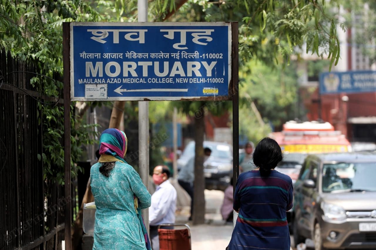 Family members wait outside the mortuary | Manisha Mondal | ThePrint