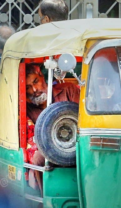 60-year-old Attaullah came in an auto-rickshaw to LNJP hospital, because his oxygen level was dipping precariously to below 50 | Praveen Jain | ThePrint 