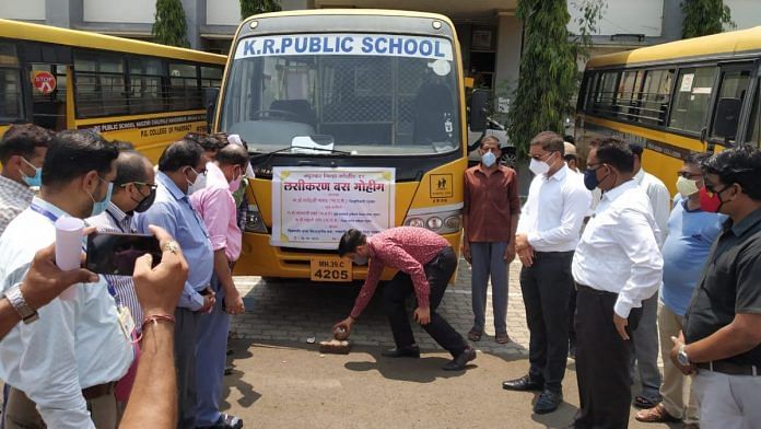 Buses of private schools are being used to carry vaccination beneficiaries back and forth from centres in Nandurbar district | Twitter | @IASRajBharud