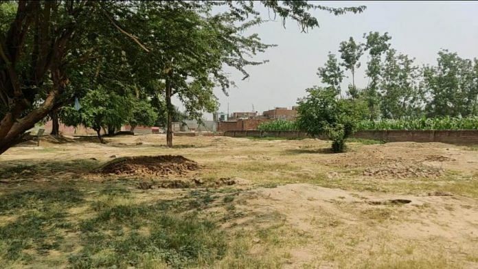 A burial site with fresh graves in the Shahjahanpur kasba | Urjita Bhardwaj | ThePrint