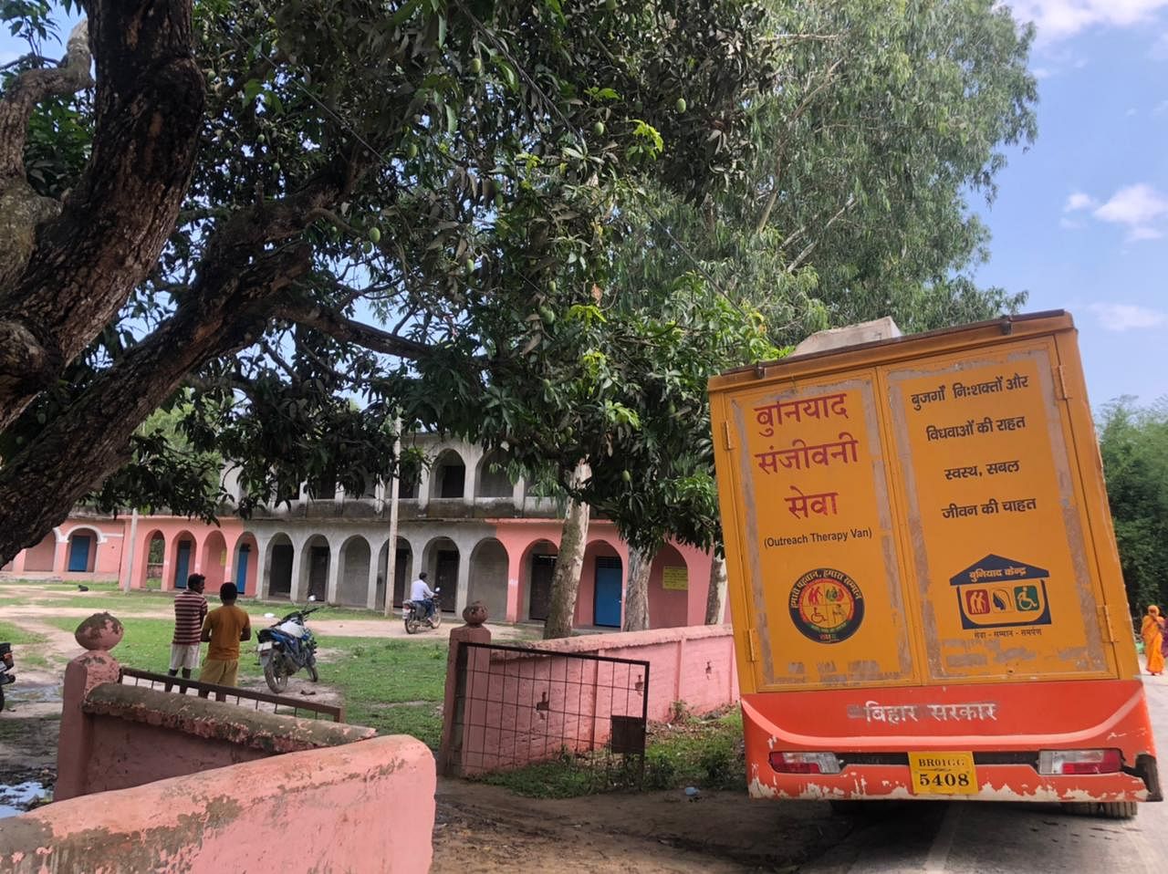 The testing team's van parked outside the school campus in Jiroga where the camp was organised | Jyoti Yadav | ThePrint
