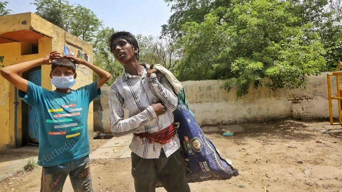 (Rajkumar (right), a ragpicker and part time e-rickshaw puller | Photo: Praveen Jain/ThePrint 