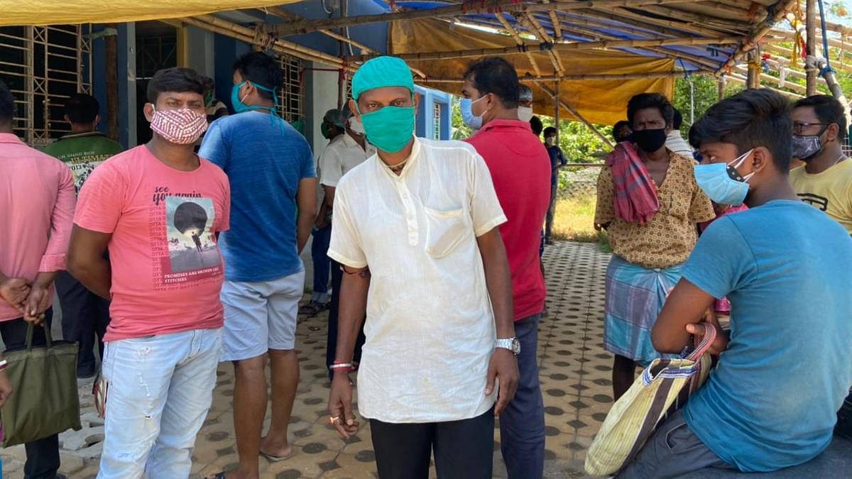 Family members wait for doctors to get updates on patients at Diamond Harbour District Hospital | Madhuparna Das | ThePrint