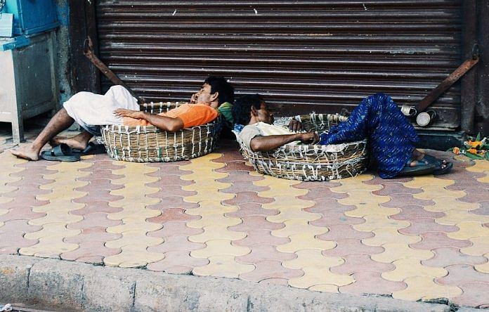 A couple of workers take a nap between work | Representative Image | CommonsA couple of workers take a nap between work | Representative Image | Commons
