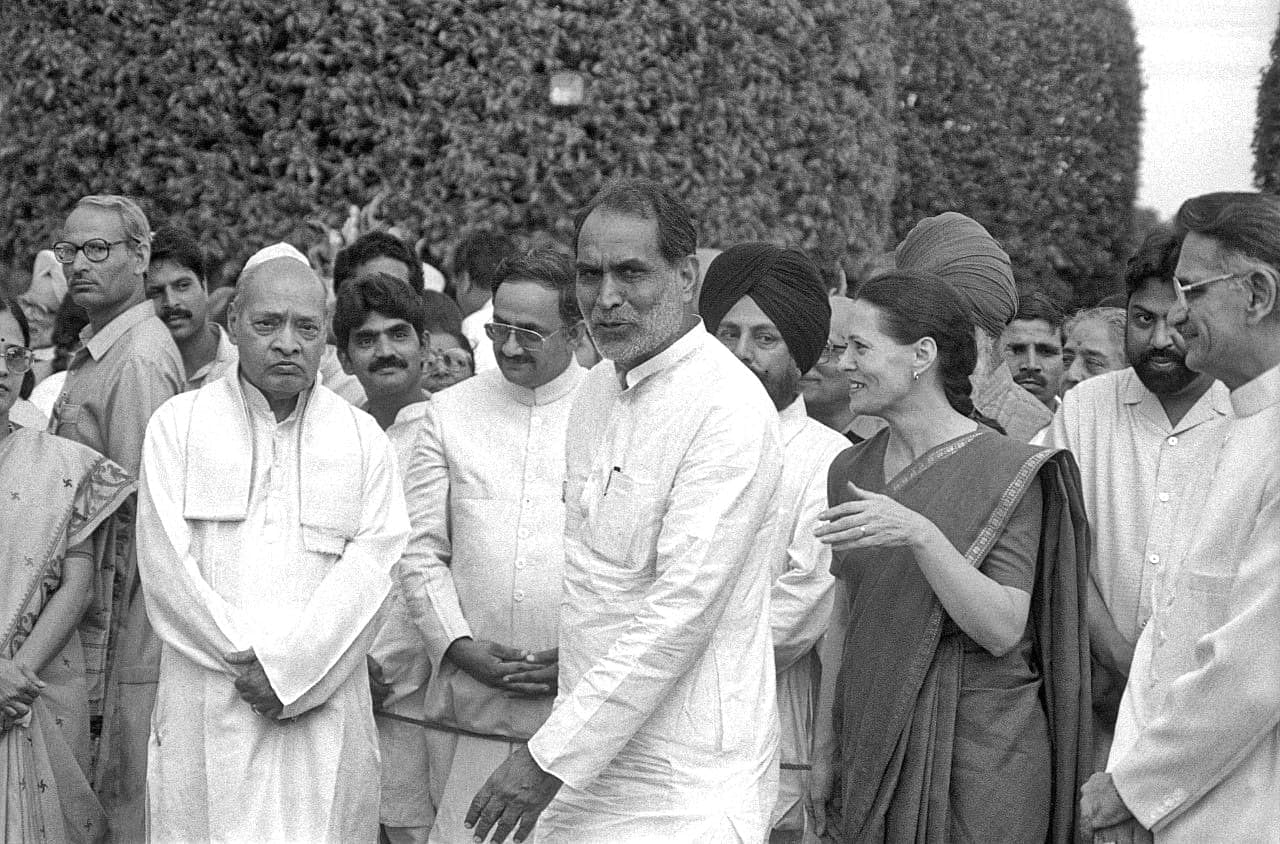 Former PM P. V. Narasimha Rao & Chandrashekhar & Sonia Gandhi during At Home Reception at Rashtrapati Bhavan | Photo: Praveen Jain 