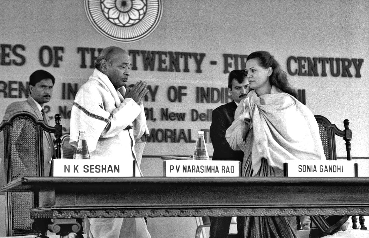 Former PM P. V. Narasimha Rao with Sonia Gandhi at Teen Murti House | Photo: Praveen Jain 