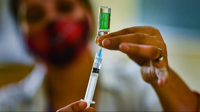 File photo | A health worker in Ghaziabad prepares a dose of the Covid-19 vaccine | PTI