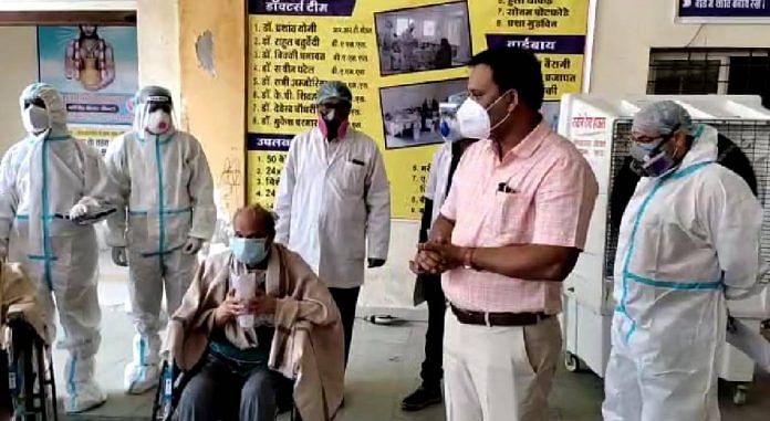 SDM Yogesh Bharsat with the staff and patients of Atmanirbhar Hospital | By Special Arrangement