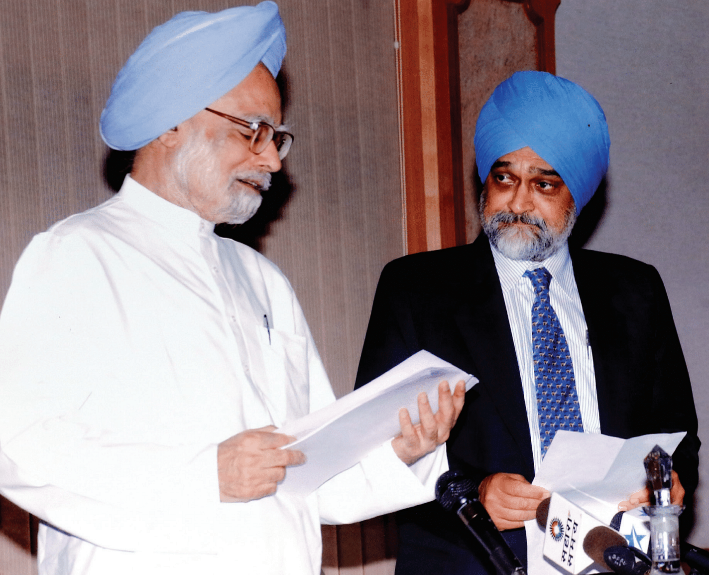 Prime Minister Manmohan Singh administering the oath of office to Montek Singh Ahluwalia as deputy chairman, Planning Commission, in 2004. | Photo by special arrangement