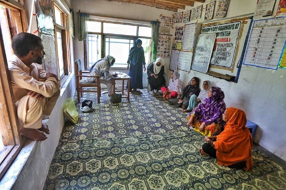 Medical staff with Asha worker vaccinating at a small center Srinagar's Abidal | Photo: Praveen Jain | ThePrint