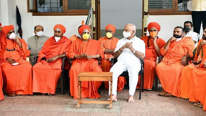 Karnataka CM B.S. Yediyurappa with Lingayat seers at his official residence on Wednesday | ANI