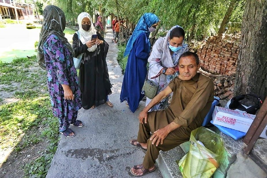 Medical team vaccinating person on the road of Abidal area in Srinagar | Photo: Praveen Jain | ThePrint