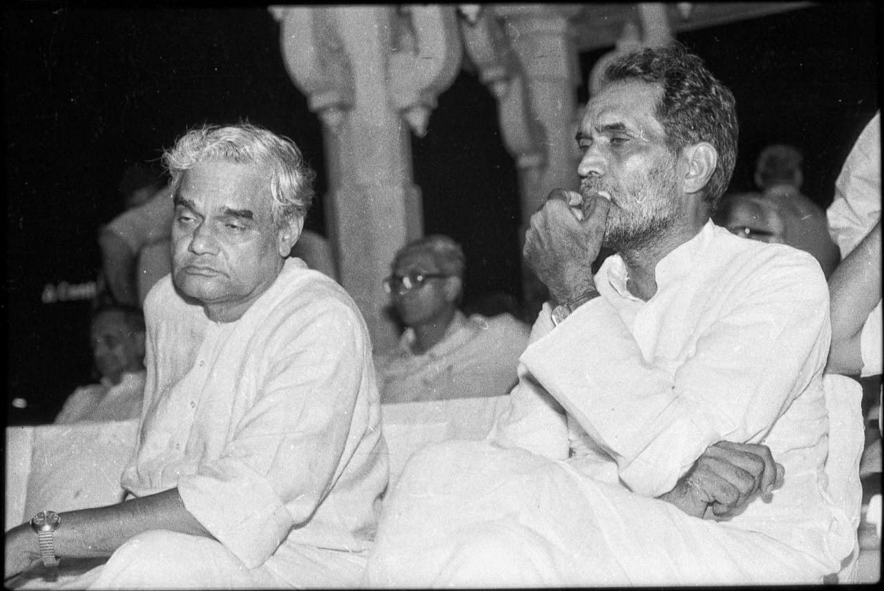 Former PM Atal Bihari Vajpayee and Chandra Shekhar at a public rally in Ramlila ground in New Delhi | Photo: Praveen Jain 