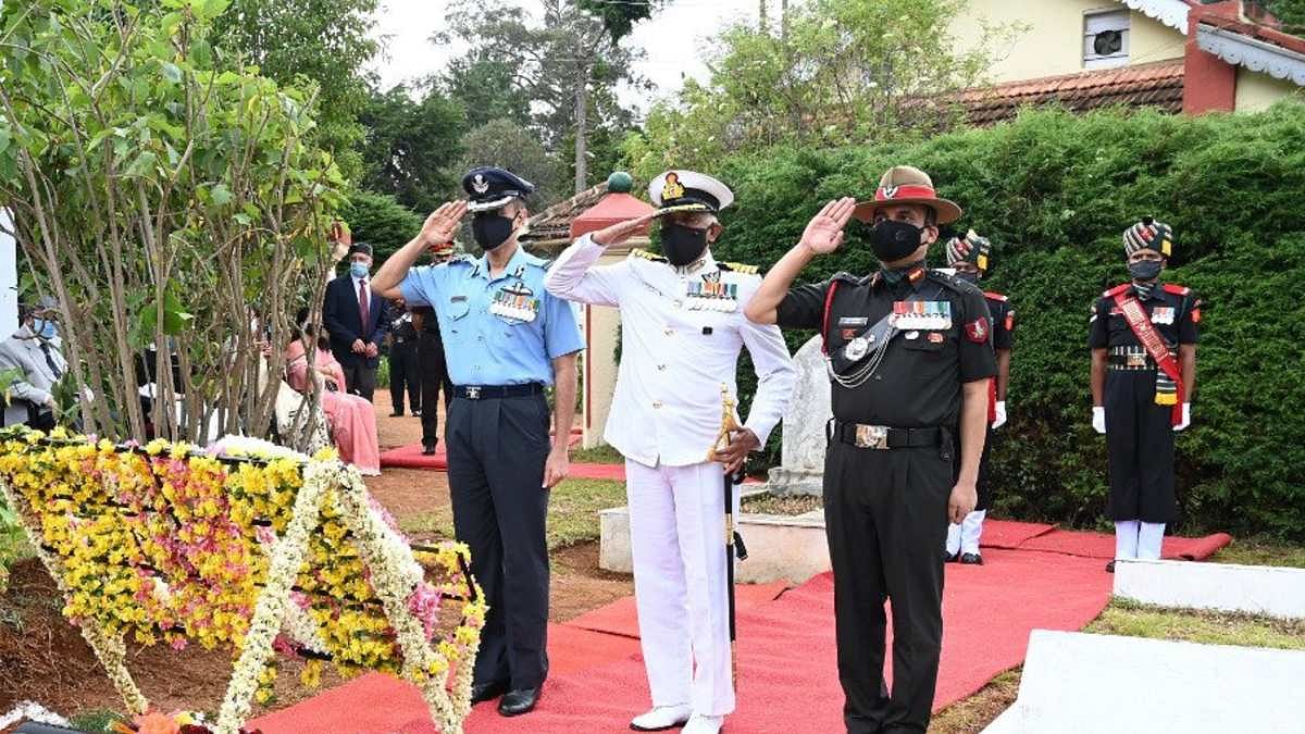 Air Force Navy Army File photo of Indian Army, Navy and Air Force personnel paying tributes to field Marshal SHFJ Manekshaw on his 12th death anniversary in June 2020 | ANI
