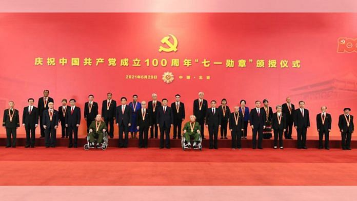 Chinese President Xi Jinping with the 29 awardees of the July 1 Medal | Credits: Qiushi Journal