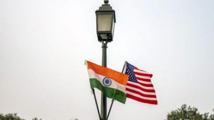 The national flags of India and US hang from a lamppost in New Delhi | Representational Image | Photo: Prashanth Vishwanathan/Bloomberg
