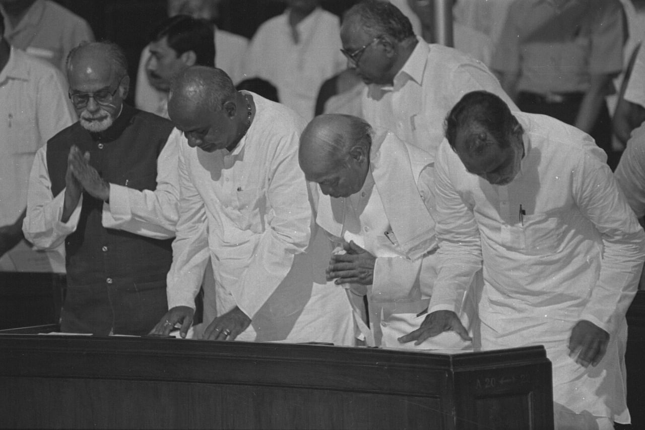 (from left to right) Former Prime Ministers I. K. Gujral, Deve Gowda, P.V, Narasimha Rao and Chandra Shekhar at the Parliament House | Photo: Praveen Jain 