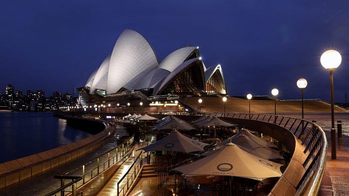 Closed bars and restaurants along the Sydney Opera House forecourt | Photo: Brendon Thorne | Bloomberg File