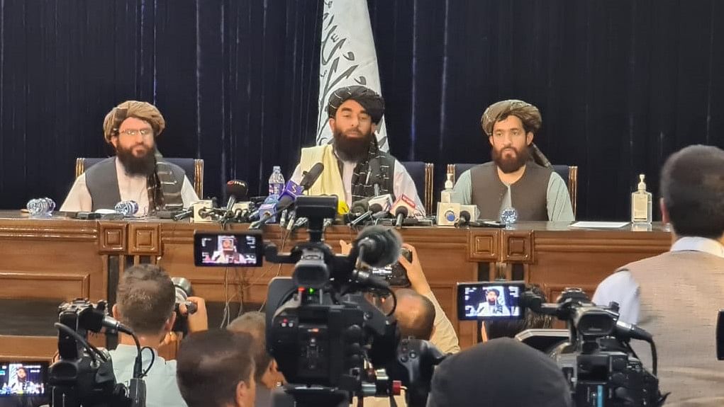 Taliban spokesperson Zabihullah Mujahid (middle) during a press conference in Afghanistan, on 17 August 2021 | Twitter/@paykhar