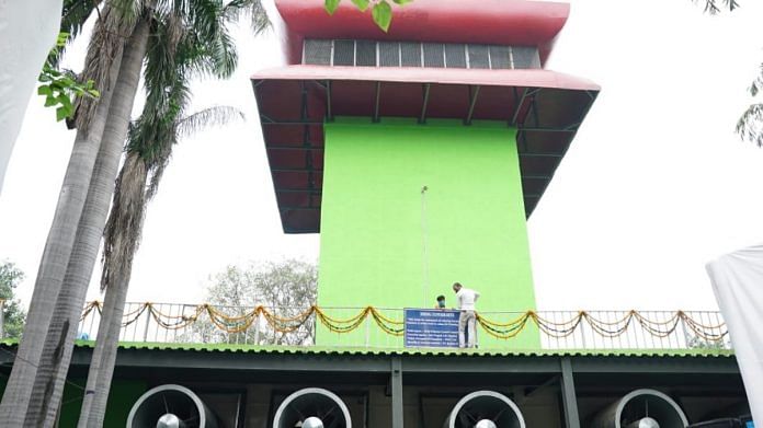 The smog tower is located in Connaught Place, Delhi | Twitter/@AamAadmiParty