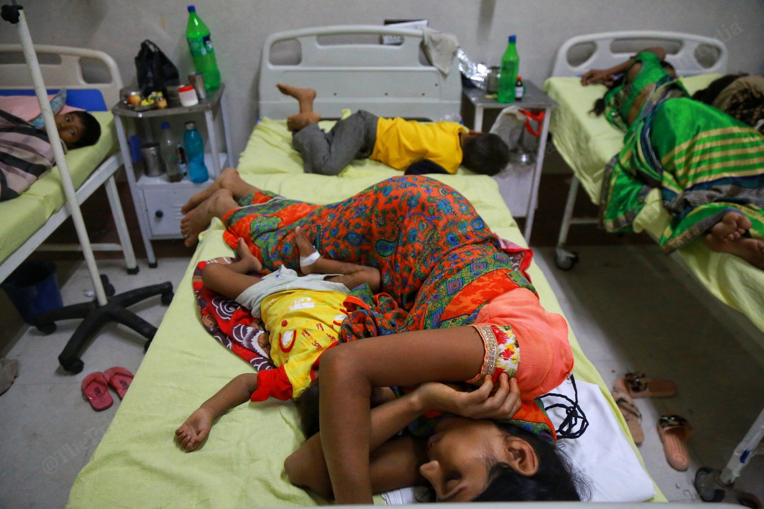 The district hospital of Firozabad is full of sick children.  Manisha Mandal |  impression