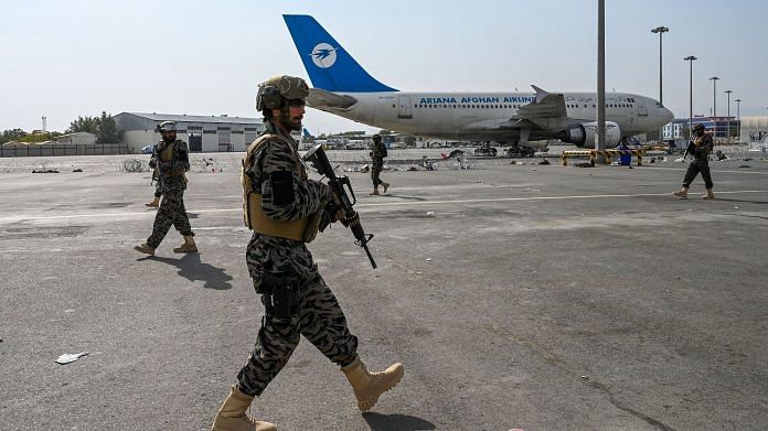 Taliban Badri special force fighters secure the airport in Kabul, on 31 August 2021 | Photo: Wakil Kohsar/AFP/Getty Images via Bloomberg
