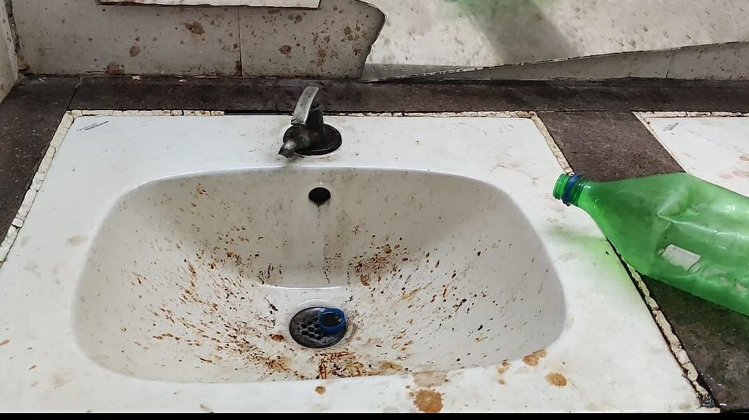 Wash basin stained with spat-out tobacco | Shubhangi Misra | ThePrint