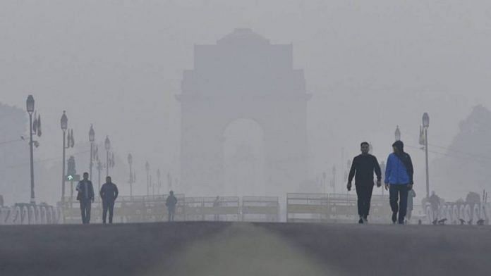 A thick smog covers the India Gate in Delhi | Representative Image | Bloomberg File Photo