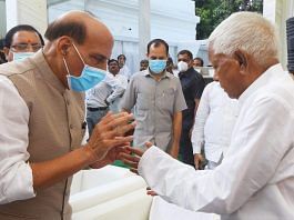Union minister Rajnath Singh meets RJD leader Lalu Prasad at a function in Delhi, held to mark former LJP chief Ram Vilas Paswan's death anniversary | Photo: Praveen Jain | ThePrint
