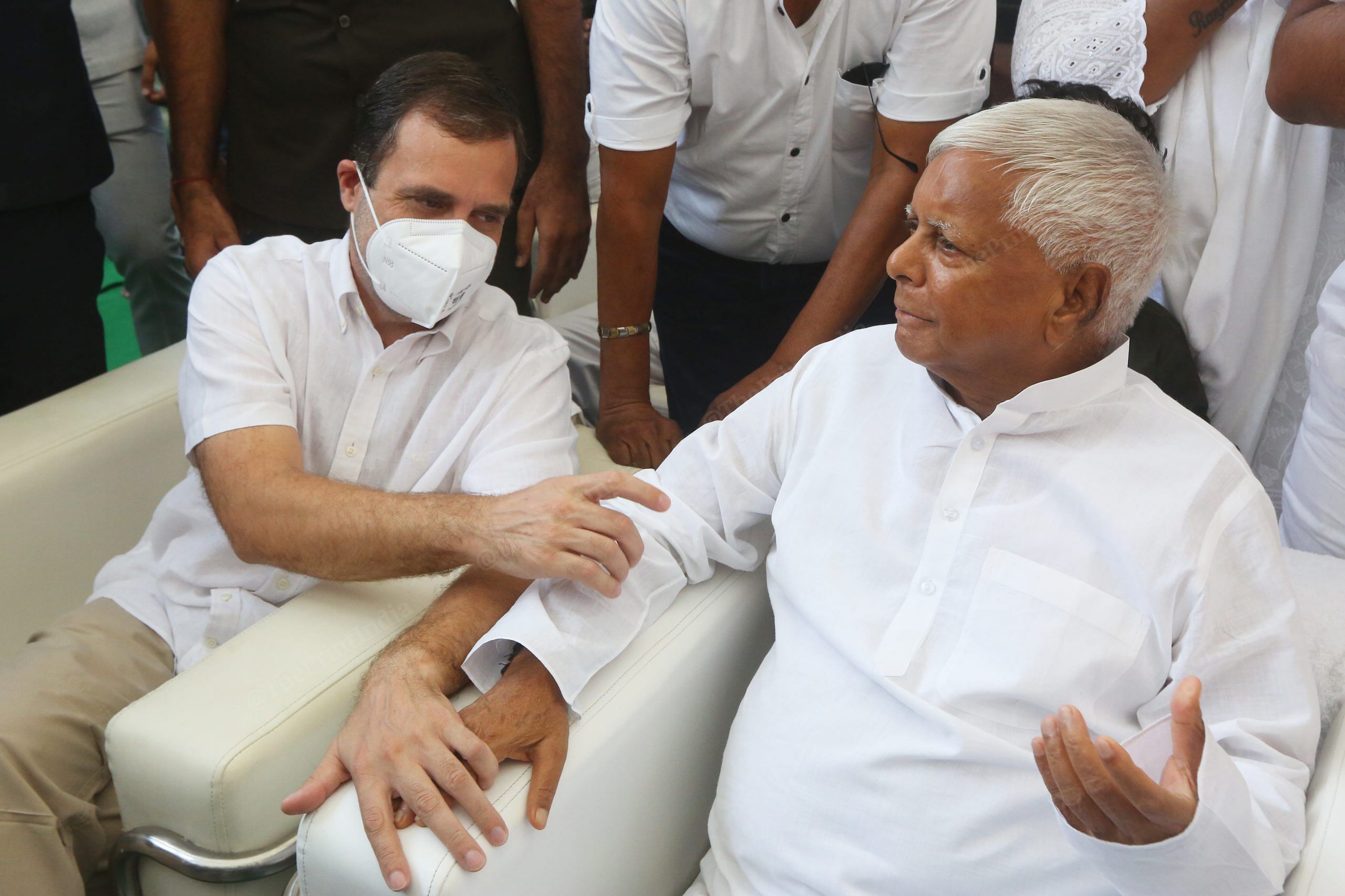 Congress leader Rahul Gandhi asks Lalu Prasad Yadav to wear mask | Photo: Praveen Jain | ThePrint