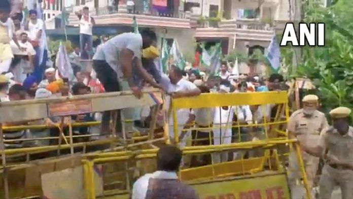 Protesters break police barricade in Yamunanagar as they held a demonstration near the residence of state minister Kanwar Pal over delay in paddy procurement on 2 October | Twitter/@ANI
