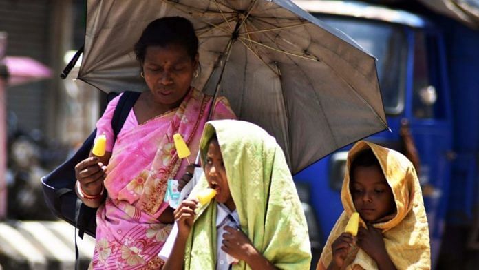 School children brave severe heatwave in Ranchi, India (Representational image) | ANI