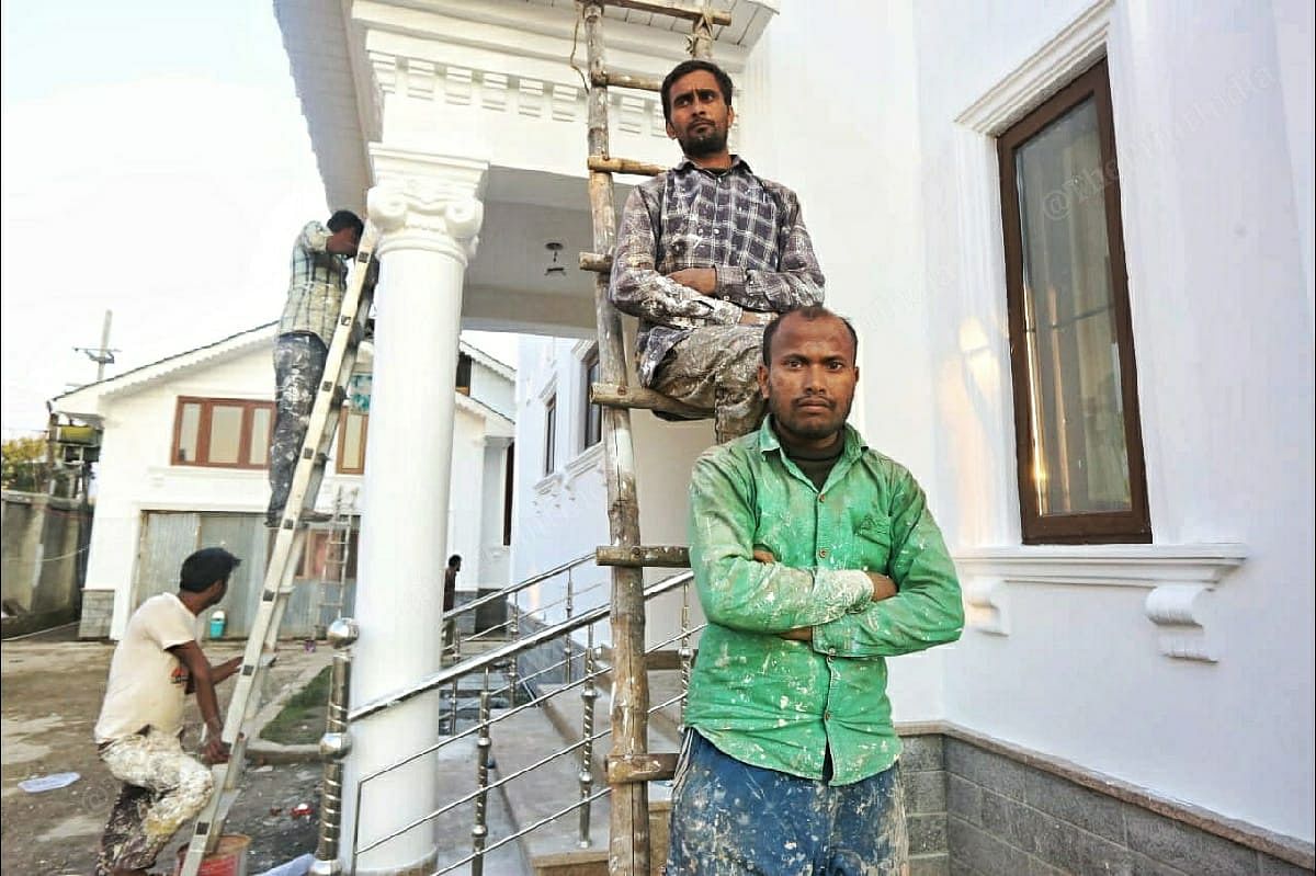 Shyam Sunder Yadav (green shirt), a 32-year-old mason, hails from Motihari, Bihar | Praveen Jain | ThePrint