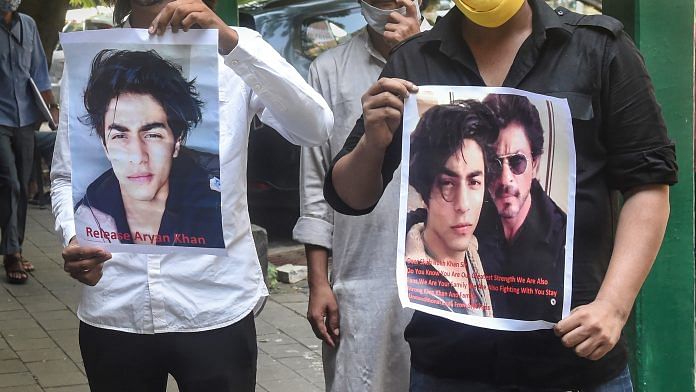 Aryan Khan drugs case Shah Rukh Khan fans holding posters saying 'Release Aryan Khan' outside Bombay High court in Mumbai, on 26 October 2021 | PTI