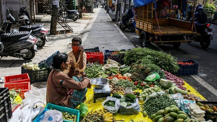 Roadside vendors sell vegetables in Bengaluru | Representational image | Bloomberg File Photo