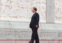 Xi Jinping walks around the Monument to the People's Heroes in Tian'anmen Square in Beijing | Photo: Zhai Jianlan | Xinhua/Getty Images via Bloomberg