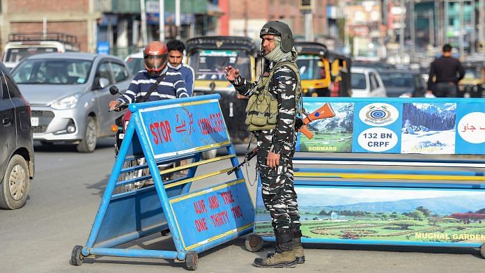 A security personnel stands guard at a checkpoint in Srinagar, on 11 October 2021 | Representational image | PTI Photo