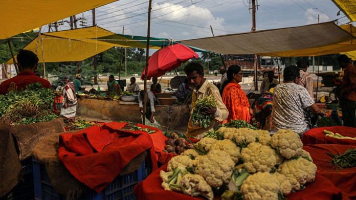 Customers shop at a fruit and vegetable market in Jalgaon, Maharashtra | Representational image | Photographer: Dhiraj Singh | Bloomberg