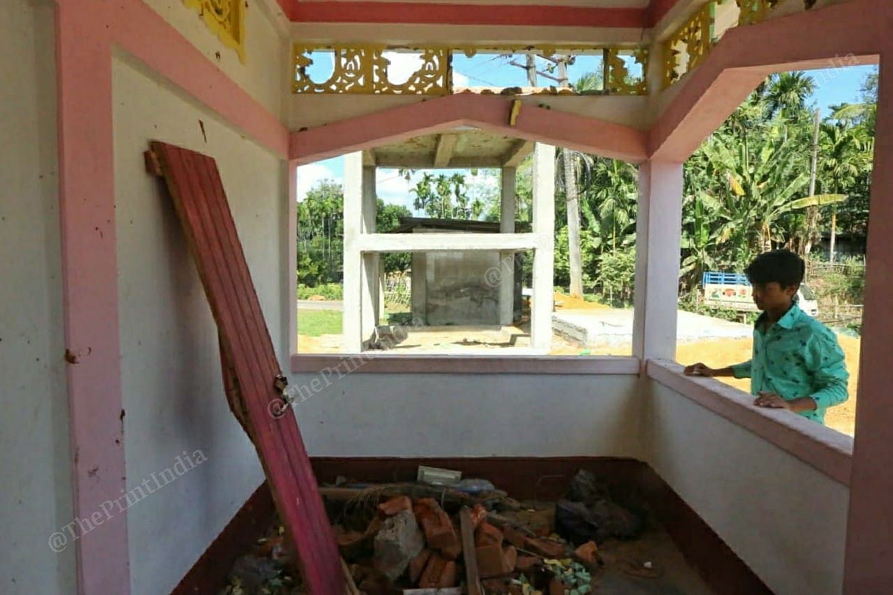 A local resident looks at the damaged Chamtilla Jame mosque | Praveen Jain | ThePrint