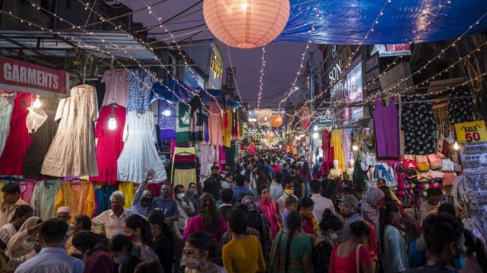 Shoppers at a market during the Diwali festival in New Delhi | Photographer: Anindito Mukherjee | Bloomberg