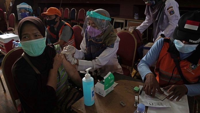 Representational image of vaccination in Jakarta, Indonesia | File photo: Bloomberg